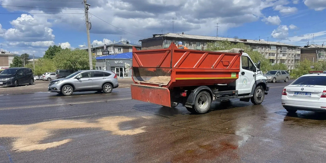 В Улан-Удэ снимут промаслившийся асфальт на улице Шумяцкого ночью