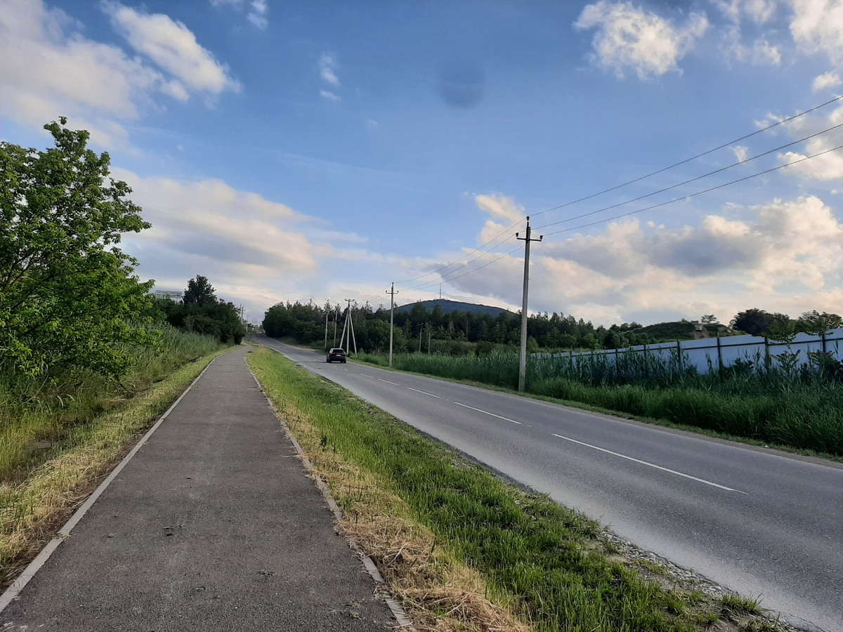 Немного видно Машук, но на обочинах рассматривать нечего