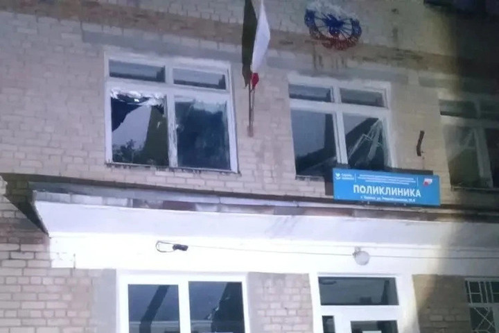 Поликлиника Токмакской райбольницы пострадала от атаки ВСУ