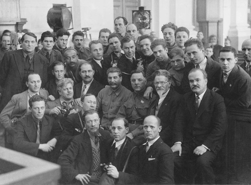 Иосиф Сталин и руководство СССР на встрече с кинематографистами, 1930-е годы. фото из ria.ru