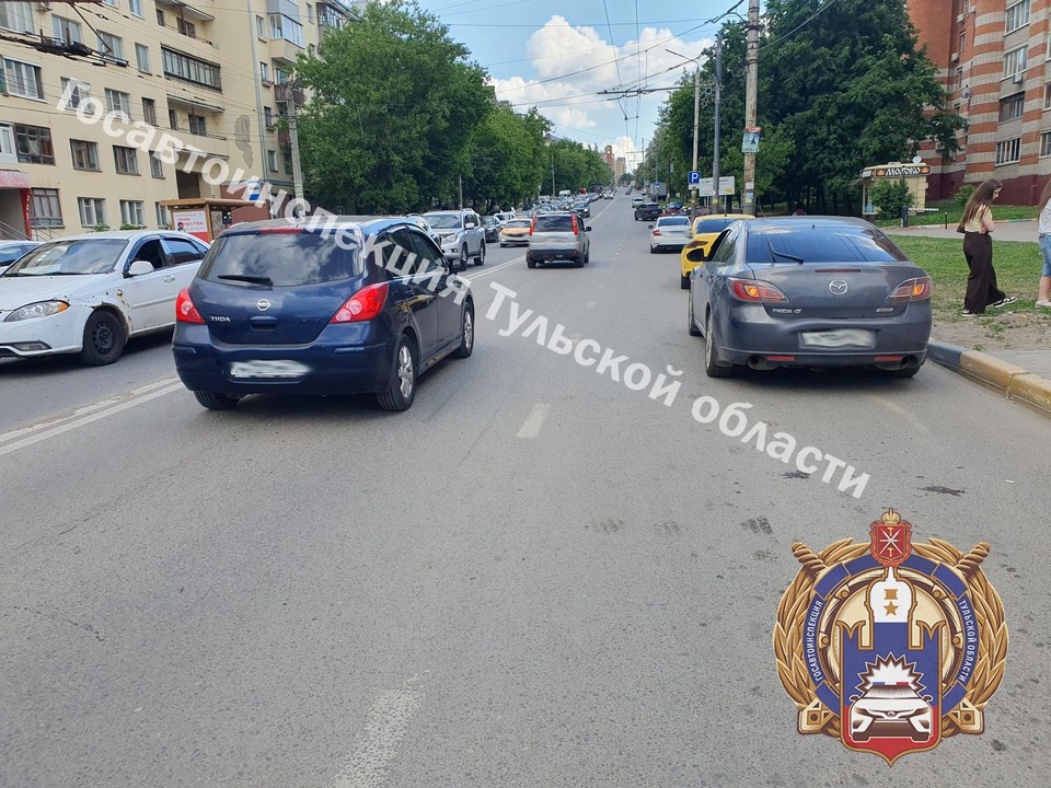    54-летняя женщина попала под колеса автомобиля Mazda на улице Дмитрия Ульянова в Туле. материалы пресс-служб