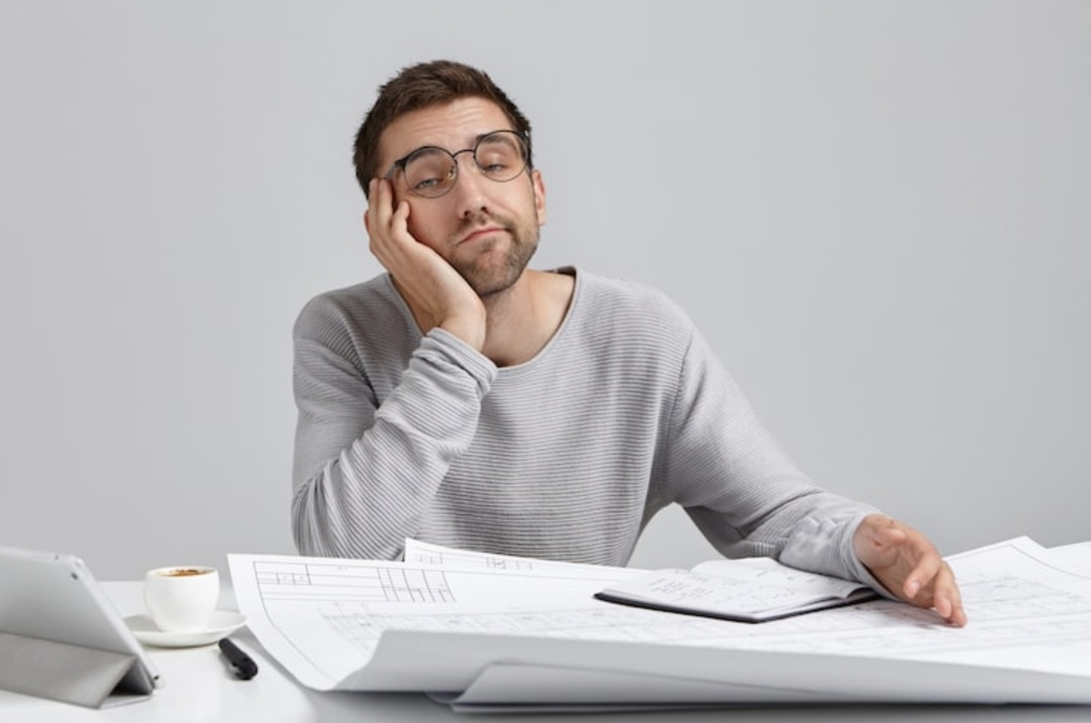 https://img.magnific.com/free-photo/people-job-tiresome-overwork-concept-bored-sleepy-male-engineer-working-blueprints_273609-8142.jpg?semt=ais_hybrid&w=740&q=80
