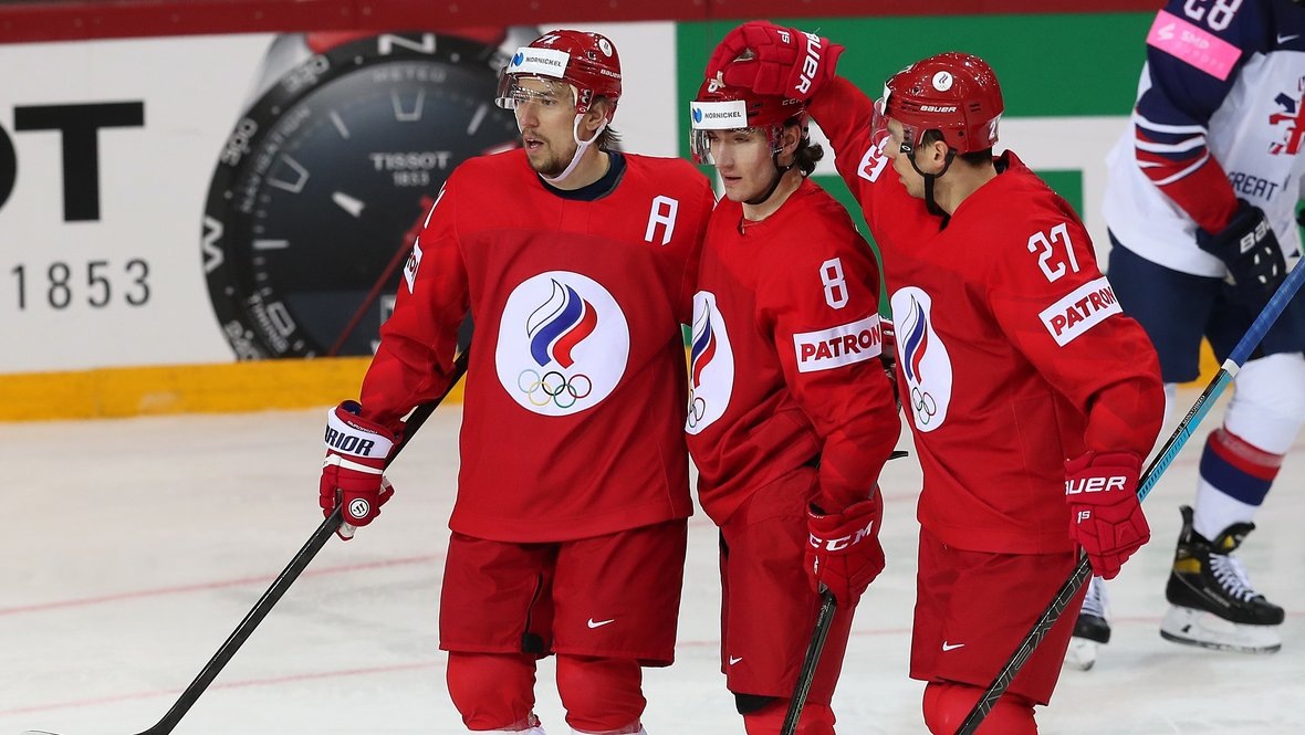    Антон Бурдасов, Иван Морозов и Игорь Ожиганов на ЧМ-2021.Юрий Кузьмин/ photo.khl.ru