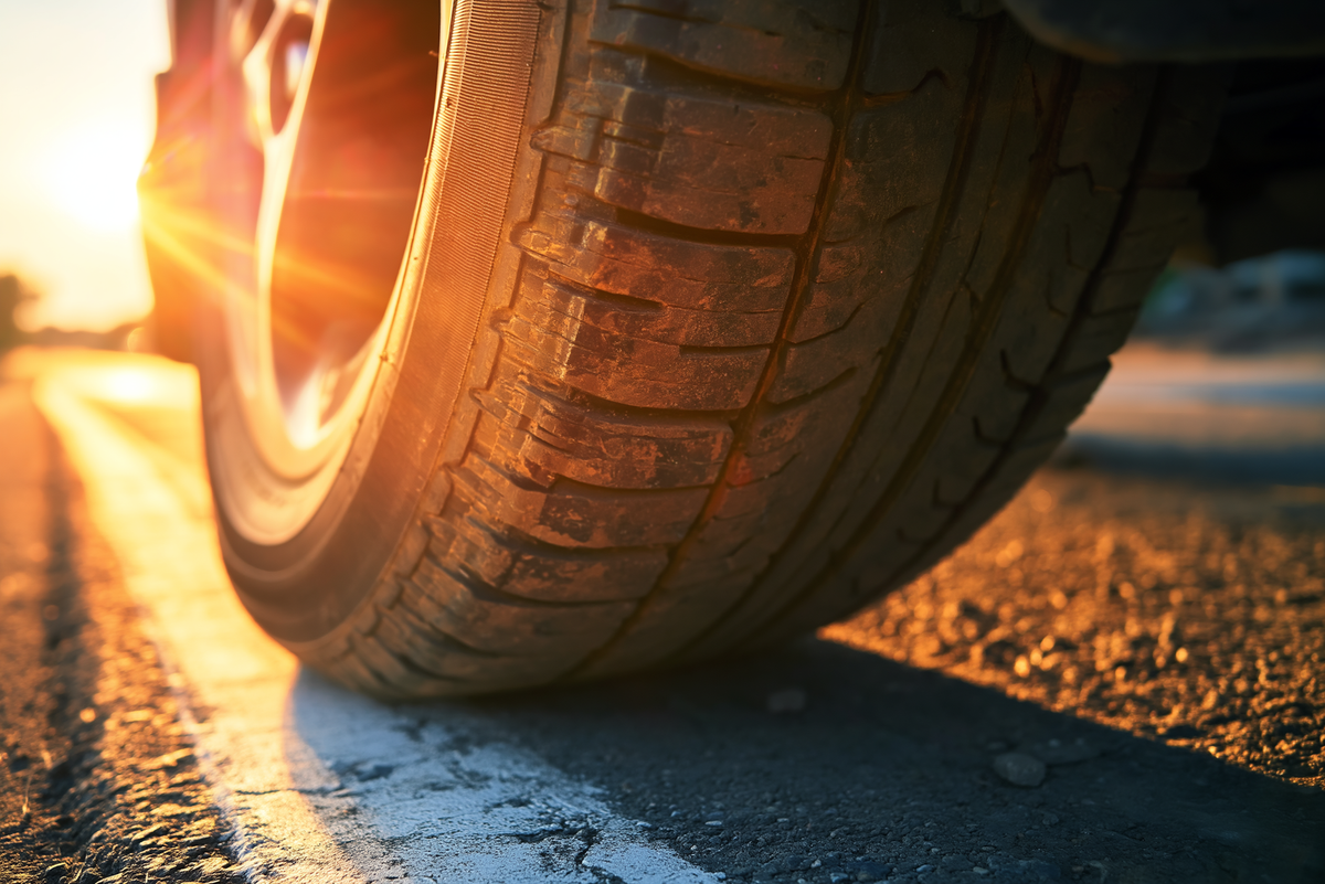    AWD подходит для уверенной езды по относительно ровным грунтовкам, гравийным и заснеженным дорогам, но не для серьезного бездорожья.
