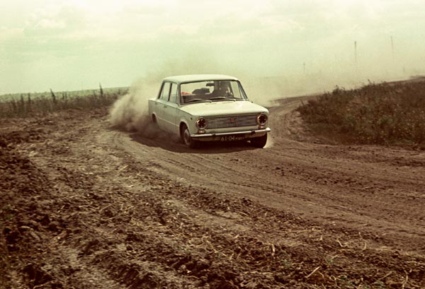 Испытания первых ВАЗ 2101. Далее в галерее — его «предшественник» Fiat. Источник фото: /carexpert.ru/
