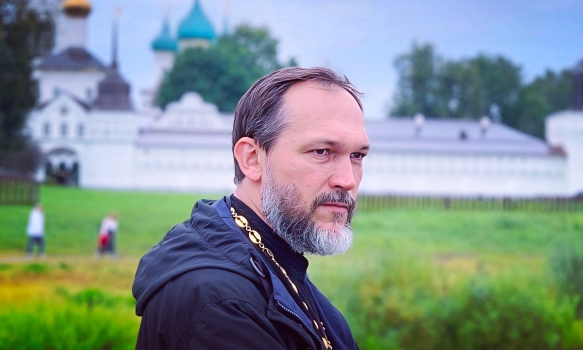 Василий Гелеван — протоиерей, клирик храма Благовещения Пресвятой Богородицы в Сокольниках (г. Москва), кандидат богословия, отец шестерых детей.