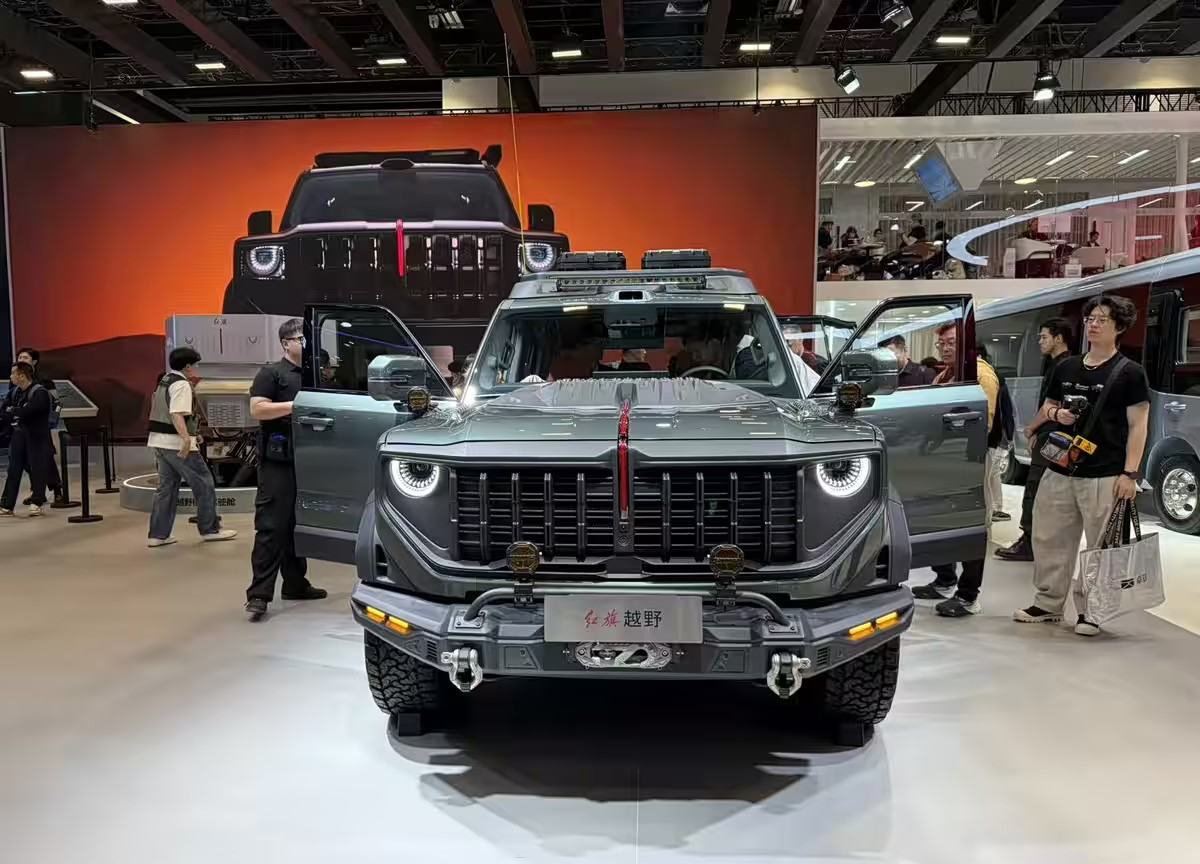 Презентация нового рамного внедорожника Hongqi G919 на Пекинском автосалоне 2026 года