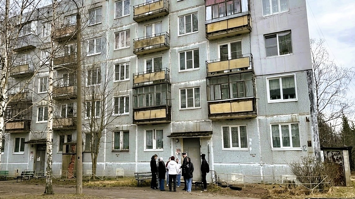 Кот, нуждающийся в помощи сплотил жильцов