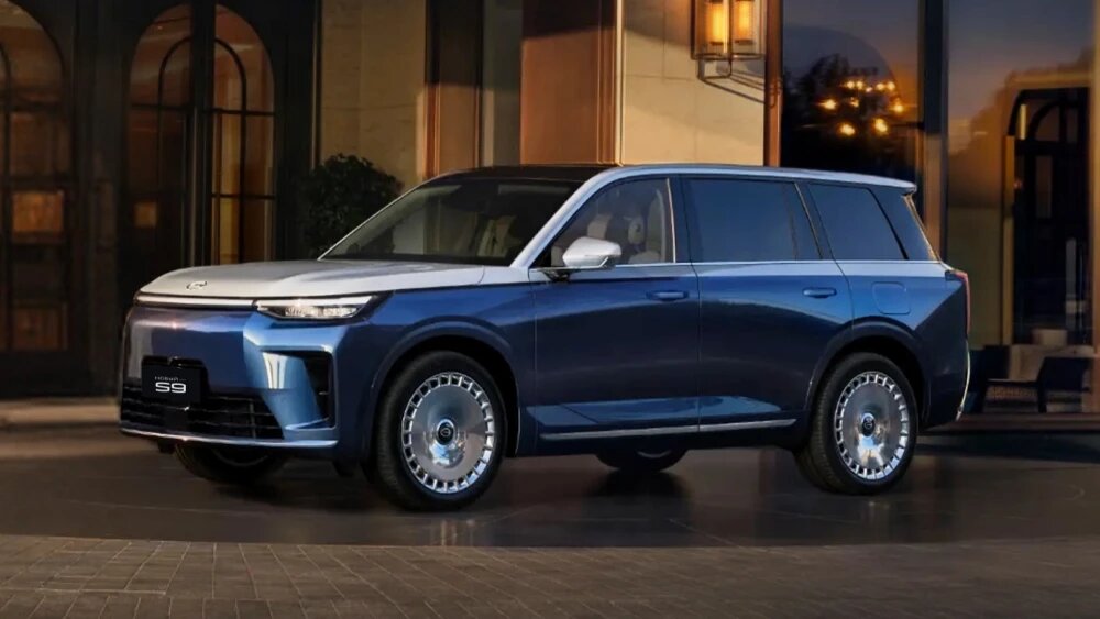GAC S9 получит две цветовые схемы кузова за доплату: «ультрачёрная» и двухцветная. 