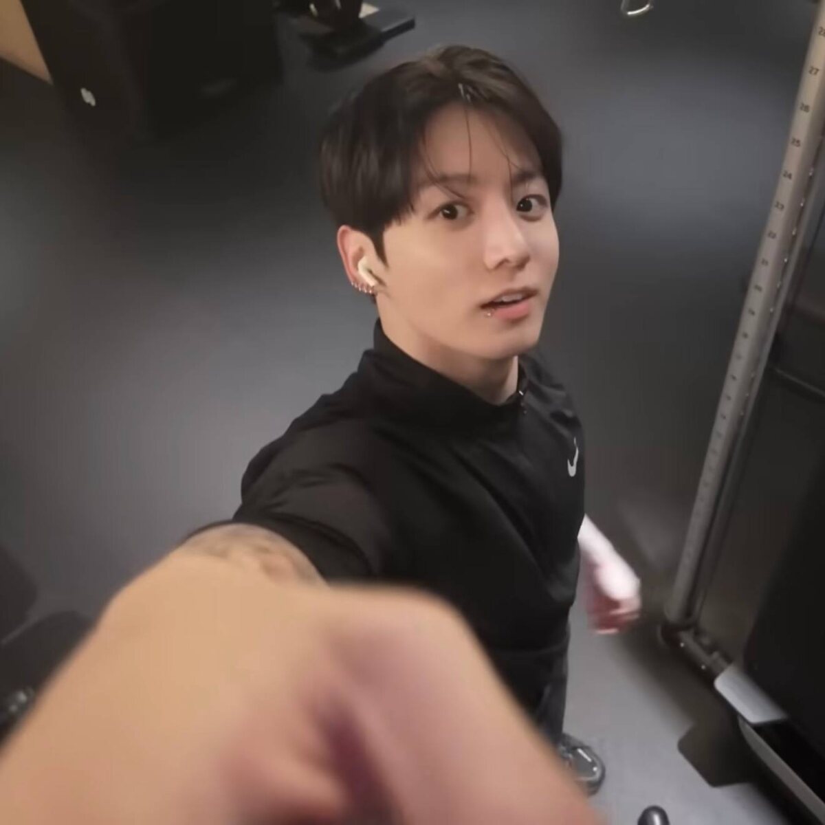 Лог #Jungkook — NORMAL набрал более 1,5 миллиона просмотров всего за 16 часов на YouTube. Также это самый просматриваемый лог среди всех участников BTS!