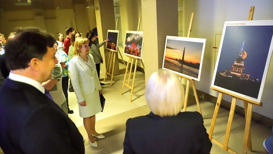    Фотовыставка "Лето культурной столицы" с работами фотокорреспондентов "ДП" Автор фото: Святослав Акимов/РГ