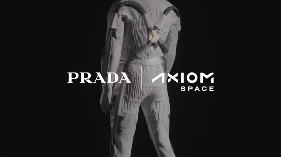 Костюм LCVG (Liquid Cooling and Ventilation Garment) надевается непосредственно на тело астронавта под жесткую внешнюю оболочку