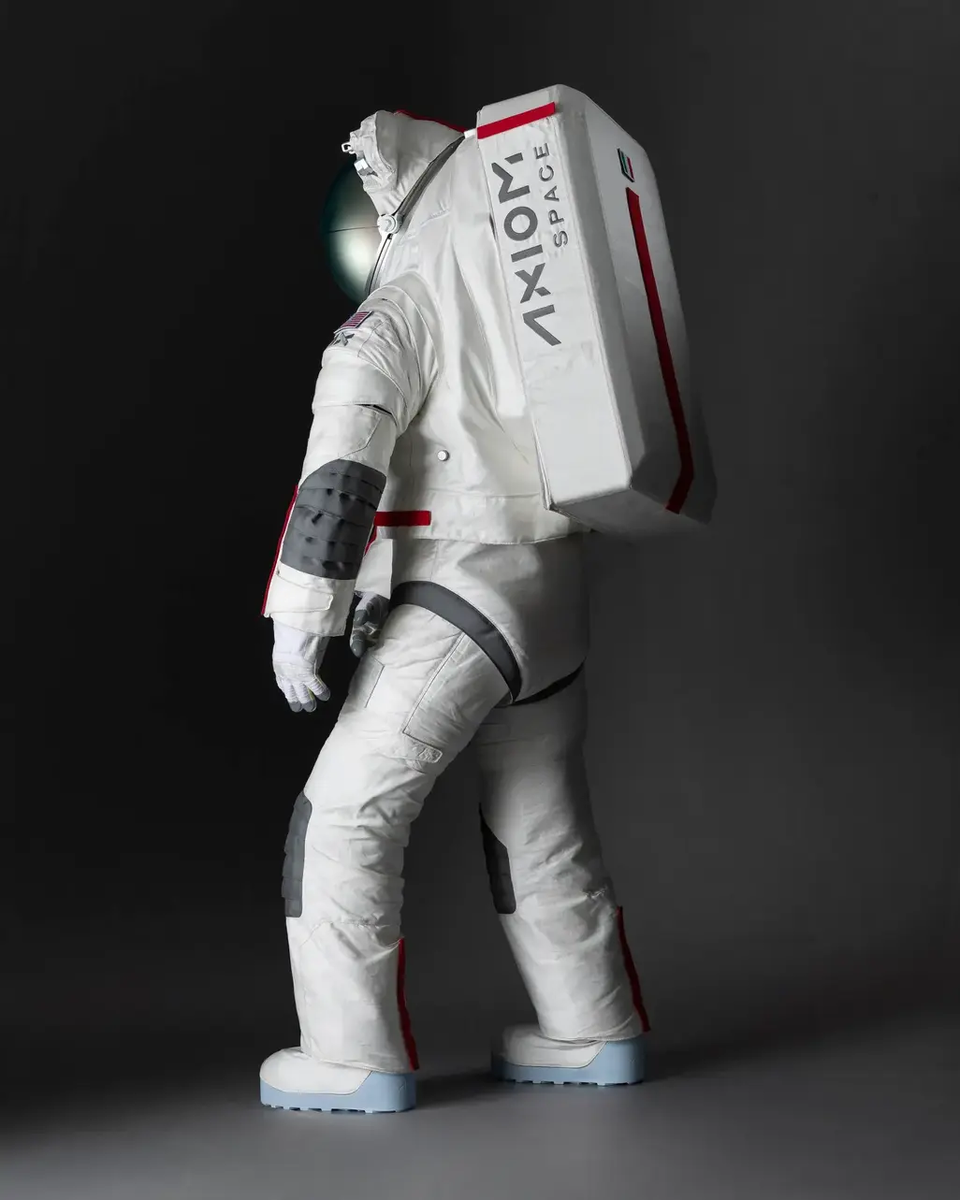 Скафандр Axiom Extravehicular Mobility Unit