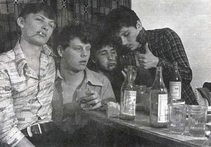 Водка стоила копейки. Пили от усталости, от безысходности, от неумения жить иначе