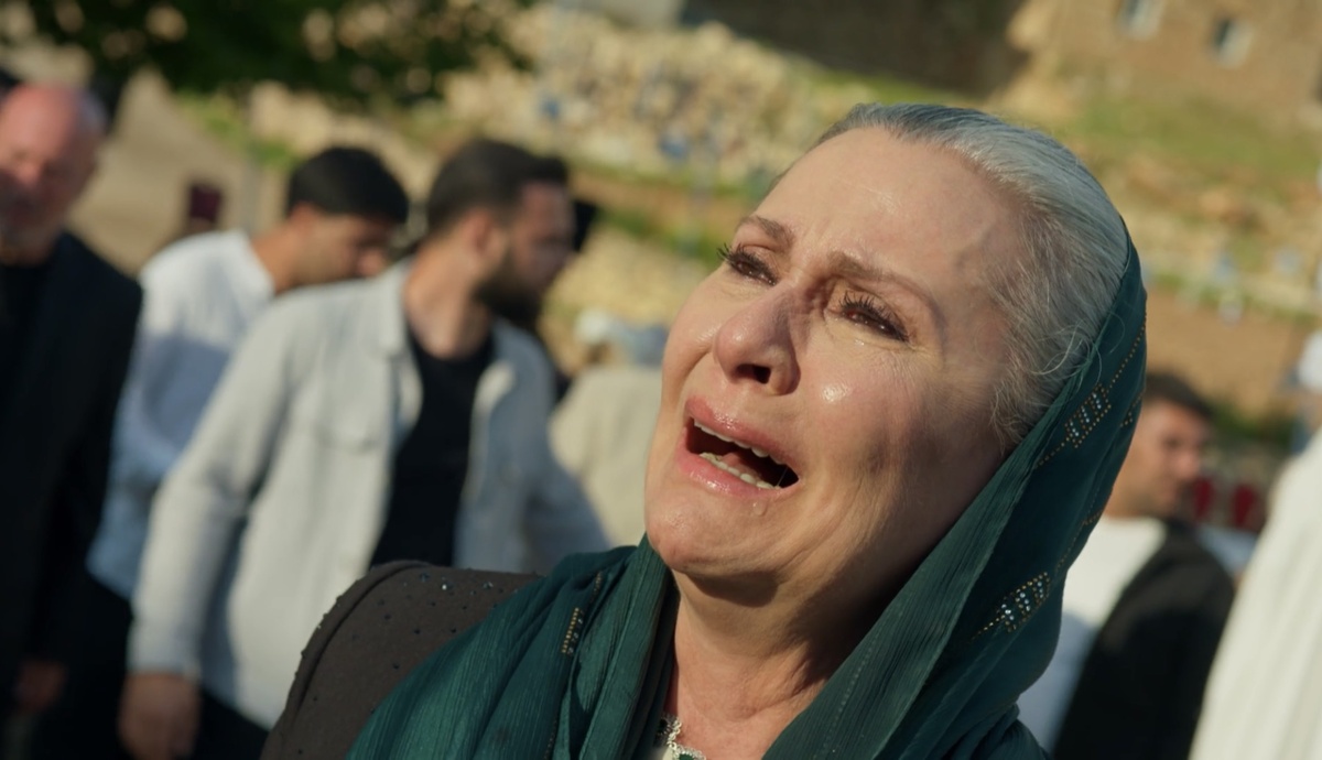 Кадр из сериала Далекий Город.
