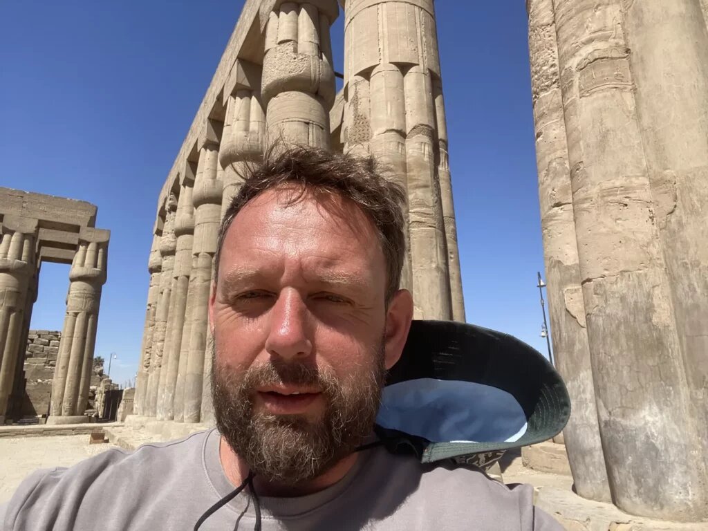    в храме Карнака Редакция журнала