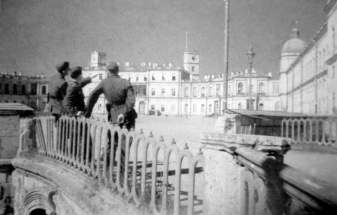 Немцы в Гатчине. Фото в свободном доступе.