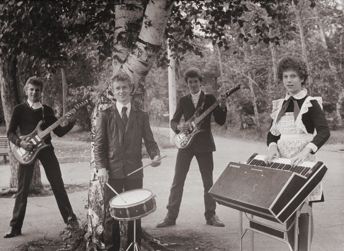 Школьные и студенческие ВИА 1970-80х  -  тот самый контекст, в котором «Урал» был не винтажем, а повседневной рабочей реальностью