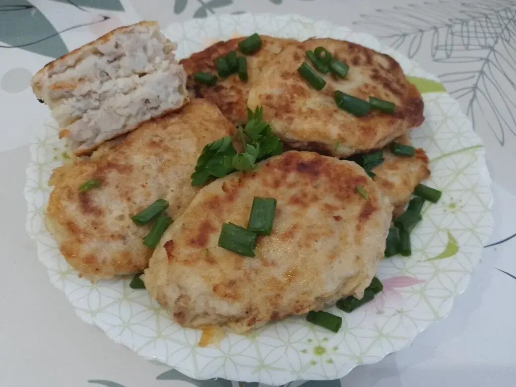 Картофельные котлеты с обжаренным фаршем, в кляре