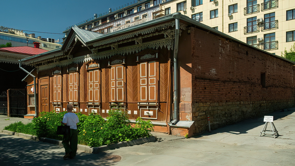 Дом купца Г. Ф. Бейлина по ул. Коммунистическая улица, 25. Новосибирск. Фотография - www.openmainphoto.ru