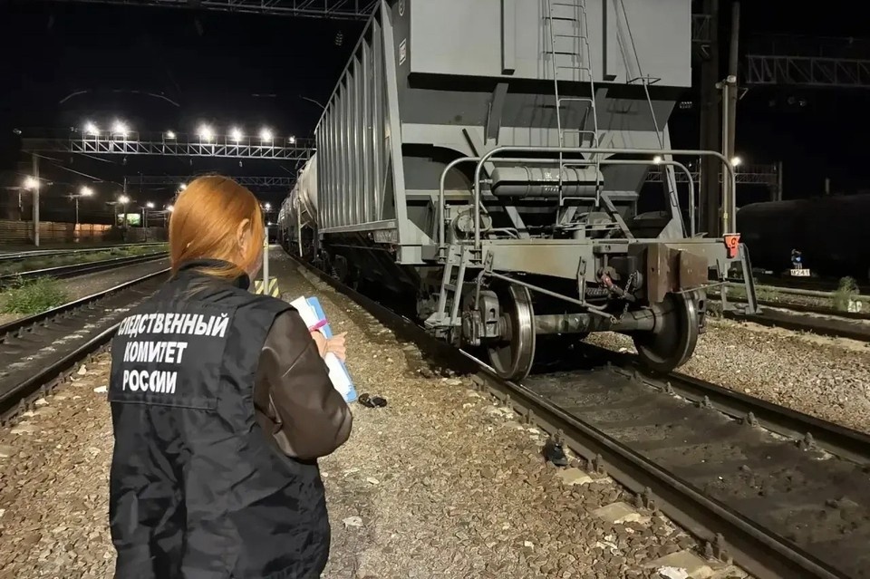    В Саратове 18-летний парень залез на вагон и погиб от удара током. Фото: Западное МСУТ СК России.