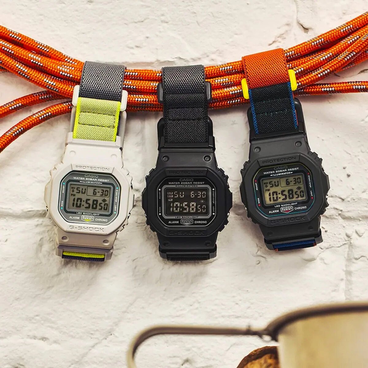Casio расширяет известную линейку G-Shock DW-5600. На этот раз — новая серия G-Shock DW-5600MNC, в 2026 году появились три модели с гибридной застежкой Fidlock