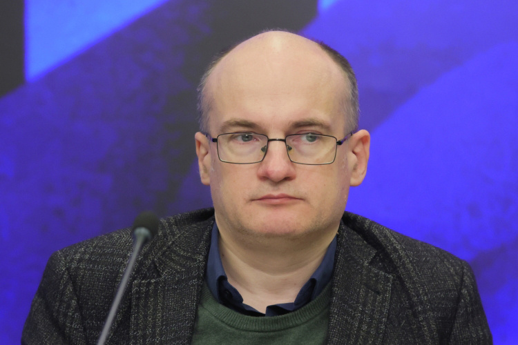    Василий Кашин: «Очевидно, что пока нет хотя бы приблизительного понимания конфигурации выхода из иранской проблемы, у нас будет некий затык с Украиной».   
Фото: © Виталий Белоусов, РИА «Новости»