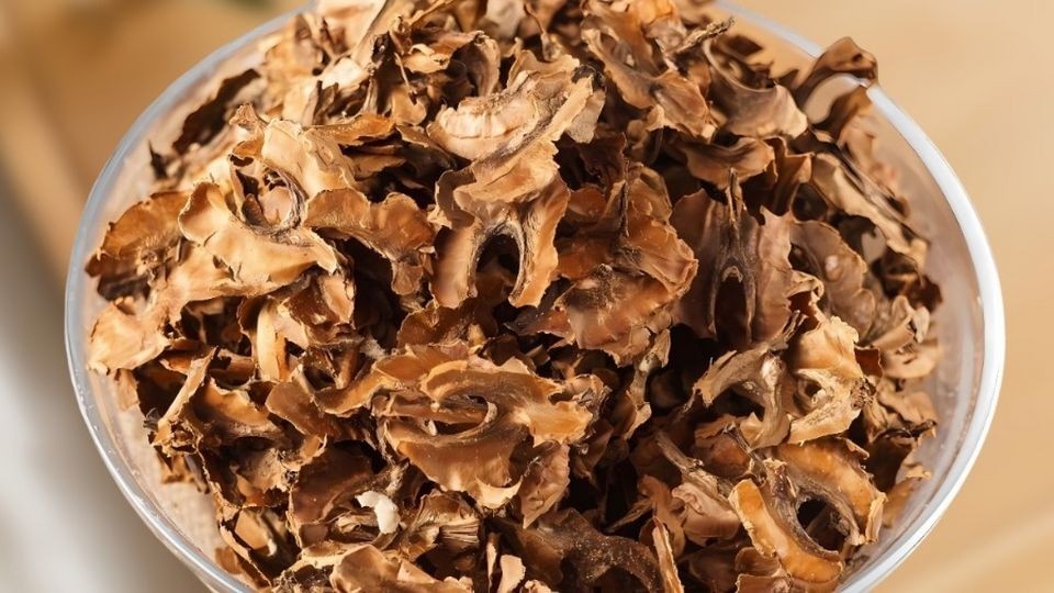 Настойка из самогона на перегородках грецких орехов: рецепт и особенности приготовления
