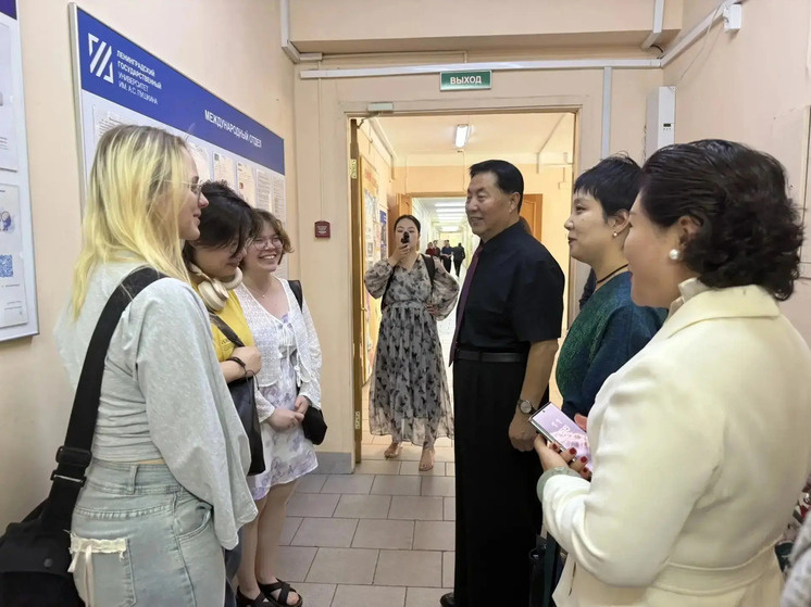     Китайская делегация побывала в ЛГУ имени Пушкина. Фото: пресс-служба правительства Ленобласти.