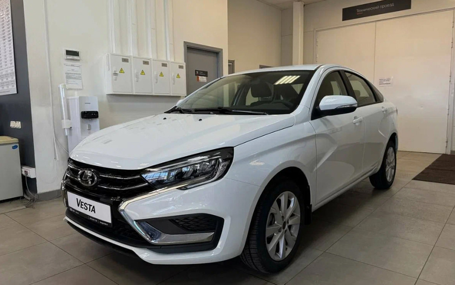 Lada Vesta: скрип в салоне появляется уже на 15–30 тысячах км. Дилеры молчат, но проблема решаема. Фото: источник https://clck.su/tXlyW