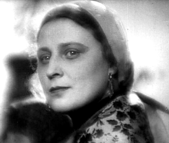 Кадр из фильма «Гроза» (1933). Скриншот.