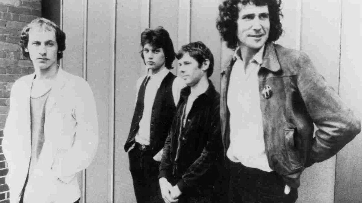 Dire Straits  (слева направо) Марк Нопфлер, Дэвид Нопфлер, Пик Уизерс, Джон Иллси.