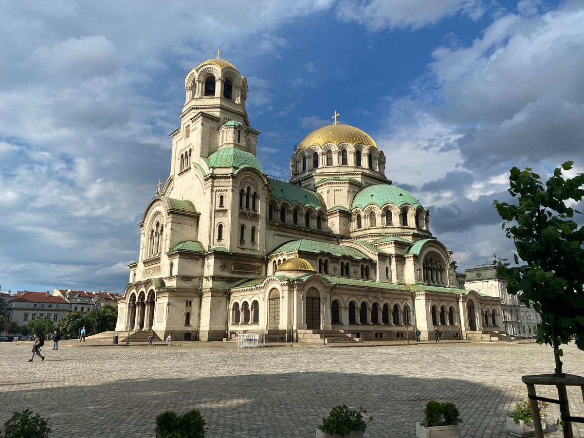 Собор Святого Александра Невского, одна из главных достопримечательностей Софии. О нём расскажу в следующих статьях.