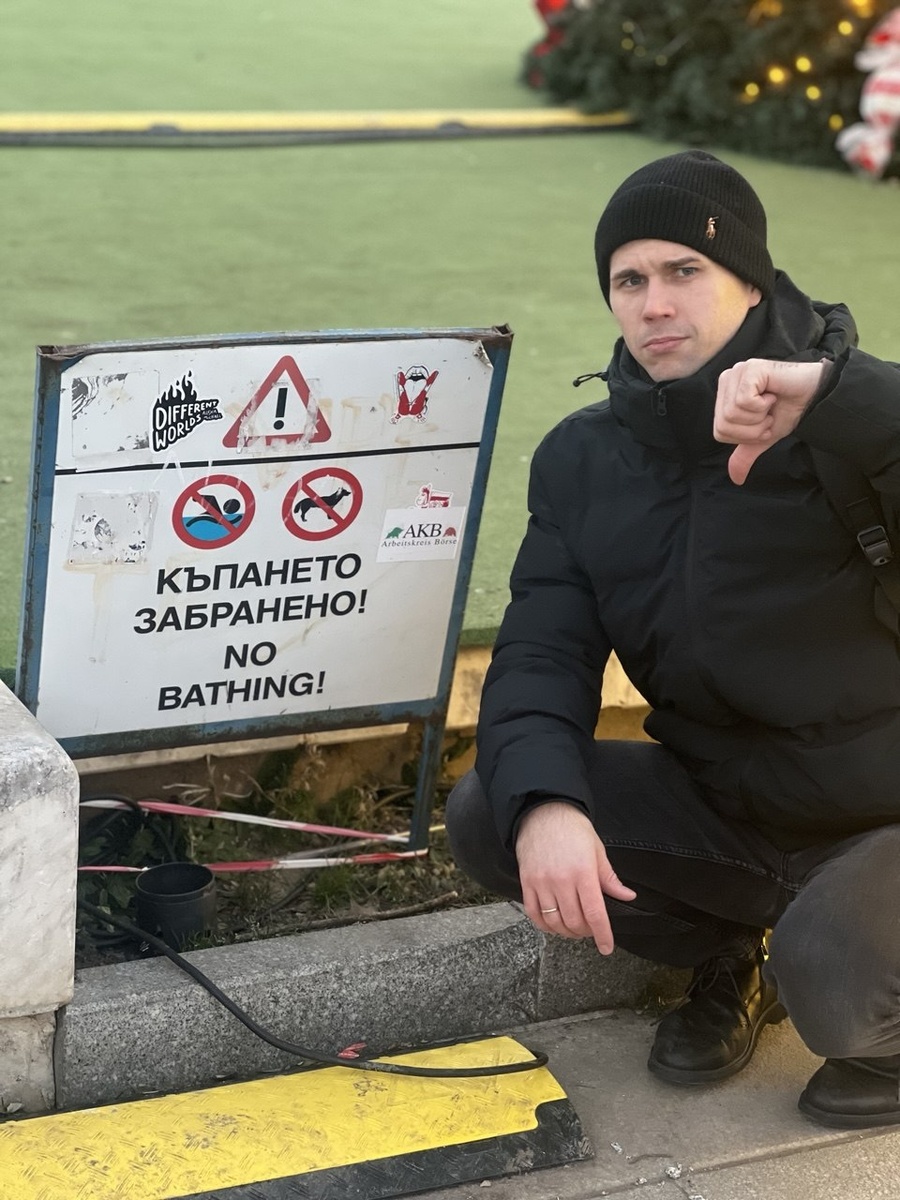 И первое разочарование: купаться зимой нельзя. Да и негде.