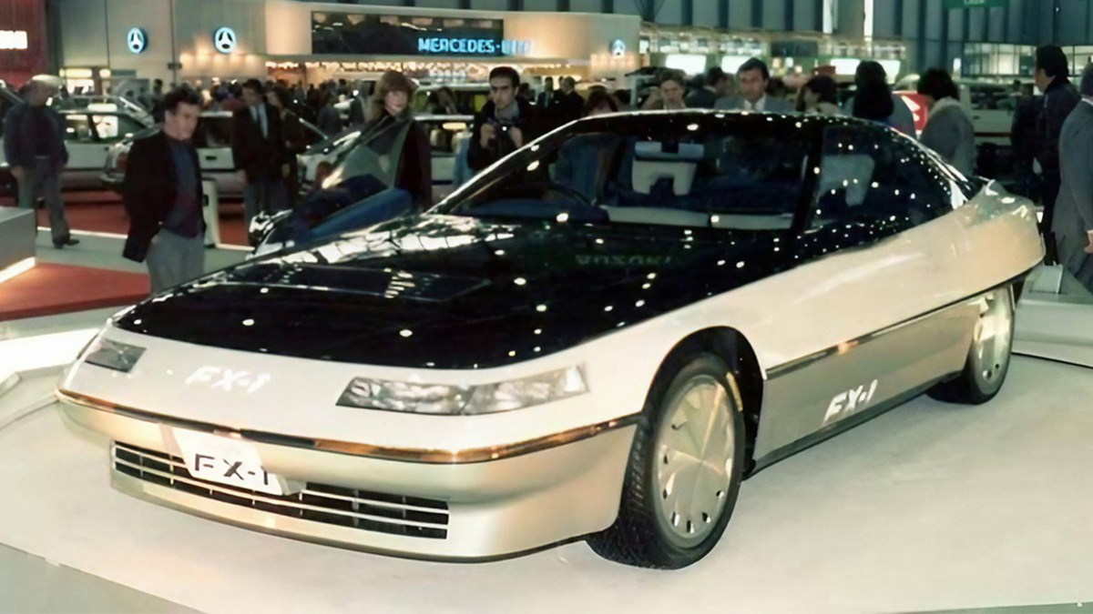 Концепт-кар Toyota FX-1 был впервые официально представлен миру 28 октября 1983 года на 25-м Токийском автосалоне