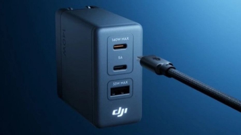 DJI выпустила свой первый GaN-адаптер на 140 Вт. Он получил три порта USB и кабель с экраном