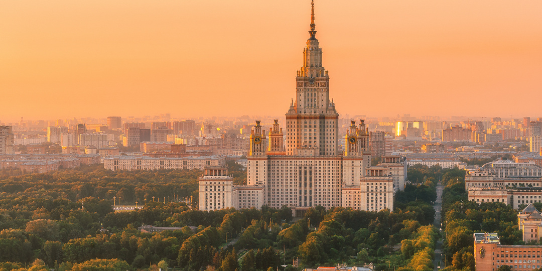 Звёздные места районов: главное здание МГУ имени Ломоносова (Раменки)