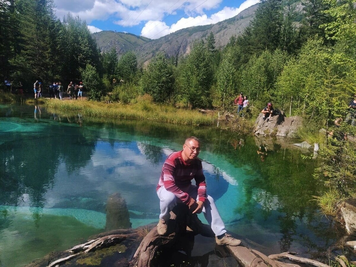    Гейзерное озеро периодически пульсирует   Алексей Самаев