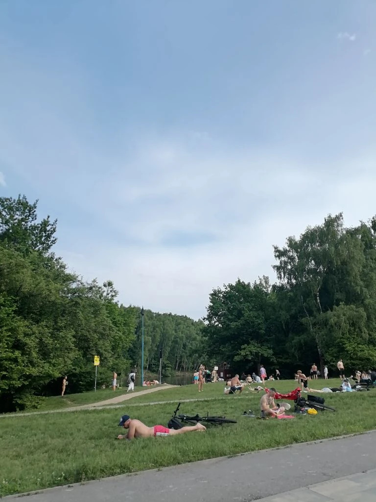Тропаревский парк. Открытие пляжного сезона. Фото автора.