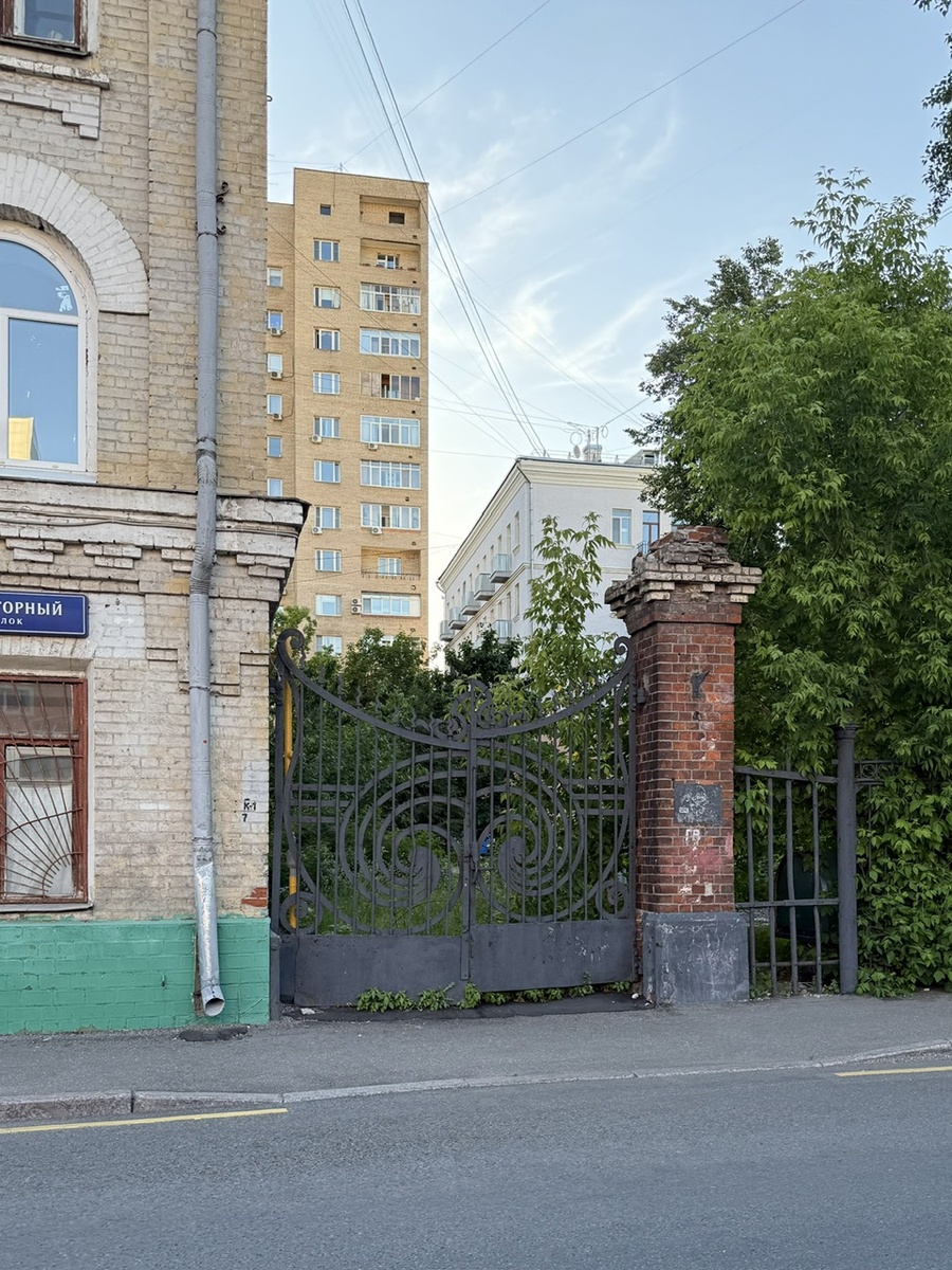 Фото автора канала. Жилой дом для рабочих «Трёхгорной мануфактуры».