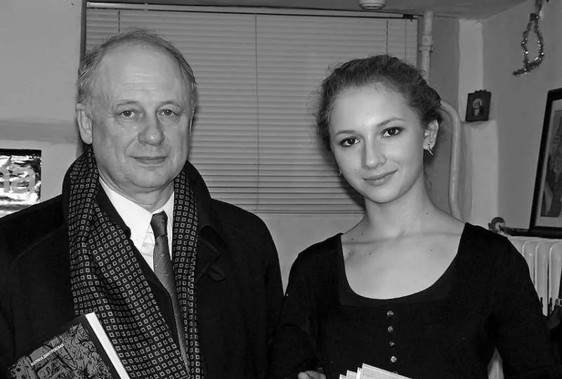 «Две первые жены выбросили его из жизни, третья спасла»: как дочери Андрея Толубеева раздали долги и ушли в тень отца