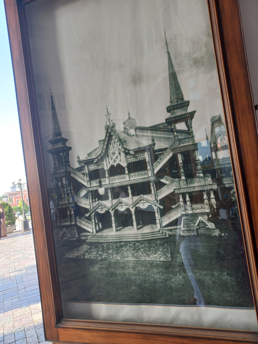 Фото личное, находится в здании театра