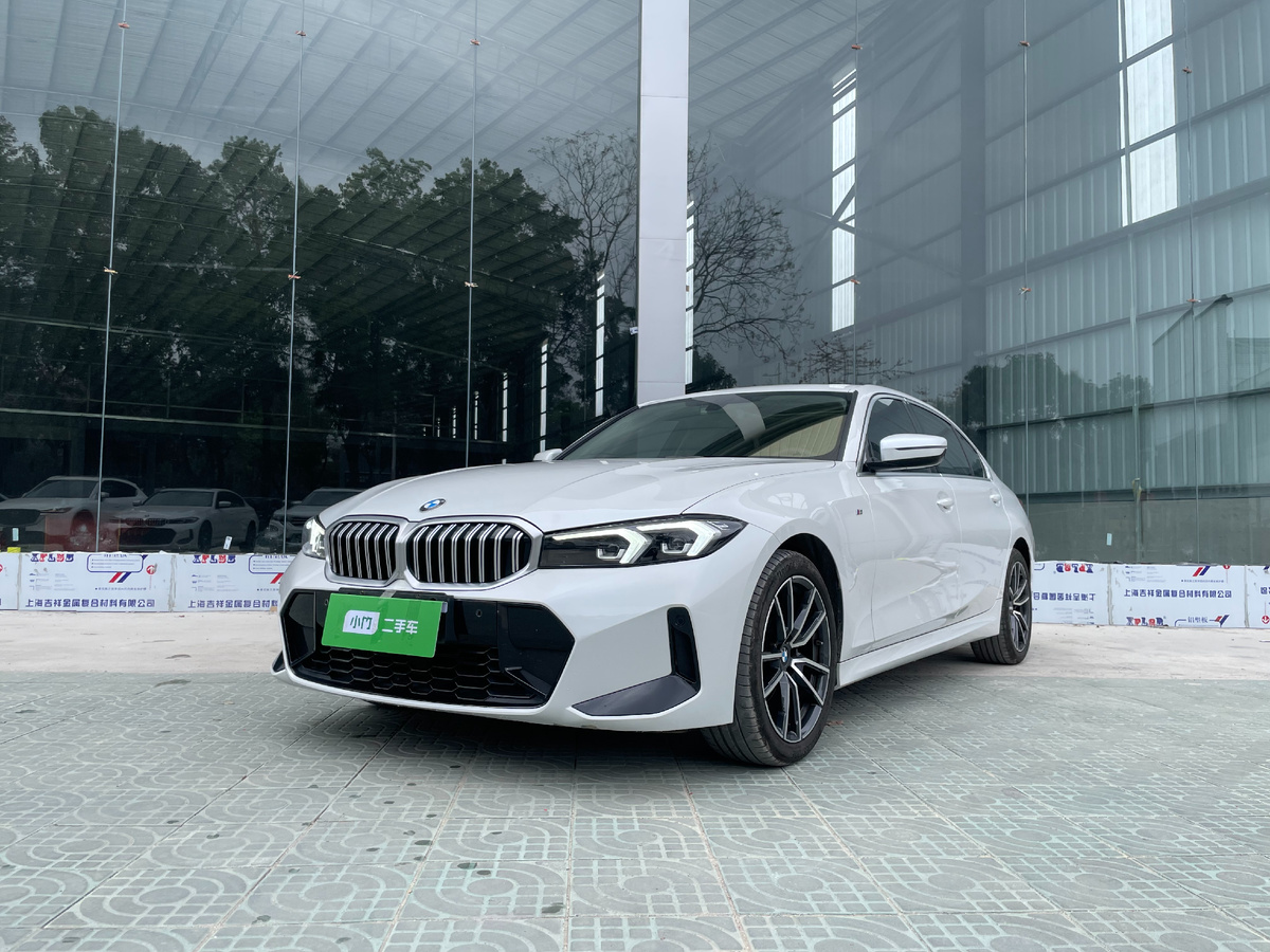 Тот самый "длинный" баварский седан BMW 320Li 2023 года выпуска, который обошёлся клиенту в 3 431 000 рублей под ключ в Москве