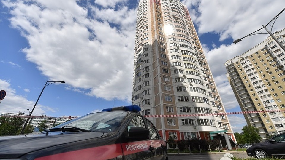 Посадили на стул, а он был уже мертв: Как в баре в Ростове во время драки мужчина упал и умер после одного удара