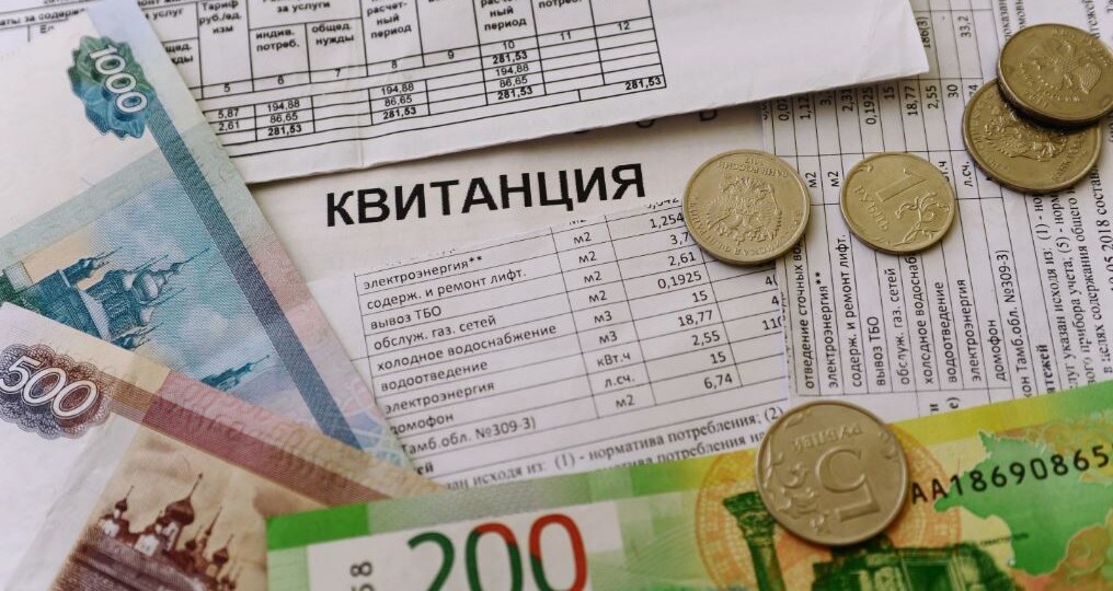 Платёжки ЖКХ будут приходить на «Госуслуги», на квитанциях появится реклама и многое другое. Что стало известно о спасении «Почты России»