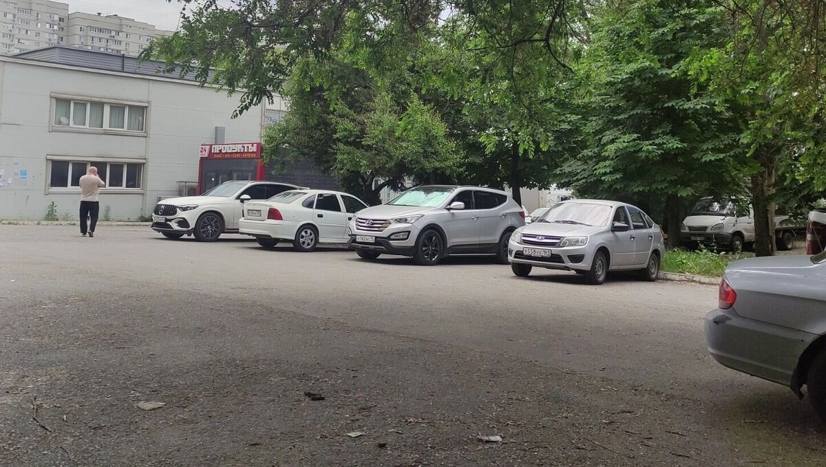    Ростовчане выступили против установки ларька на Каширской, но его поставили ранним утром   rostovgazeta.ru