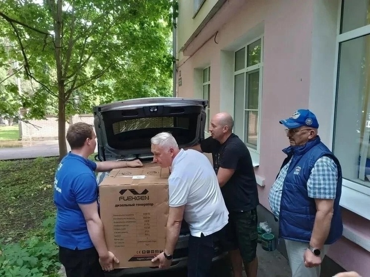     За время акции удалось собрать более 200 коробок с необходимыми вещами. Фото: пресс-служба Администрации Великого Новгорода