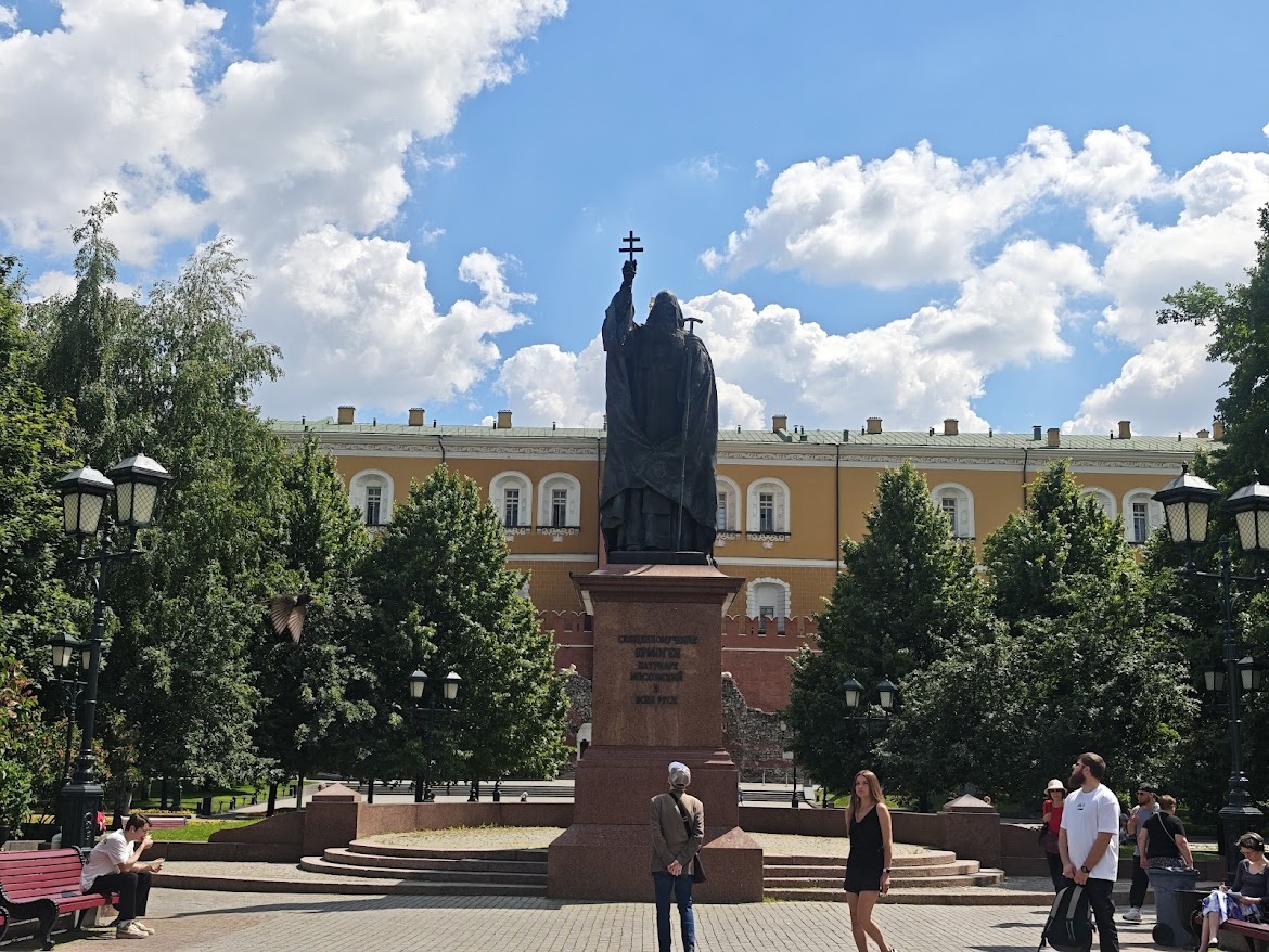 Памятник партирарху Гермогену