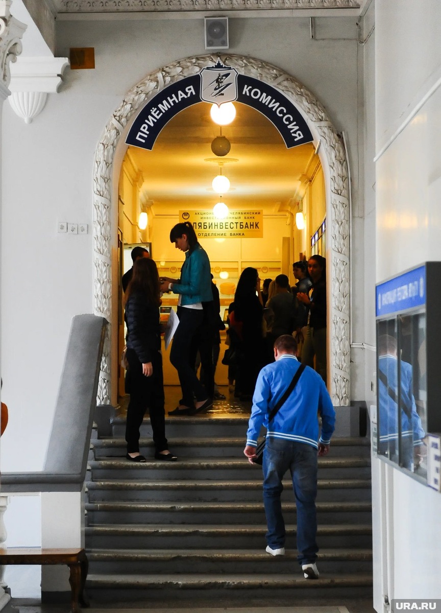    В ЮУрГУ приемная комиссия ранее стартовала здесь