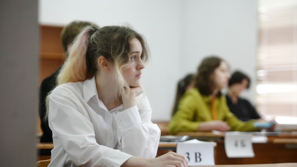 Девятиклассники Ростова сдают ОГЭ по русскому языку